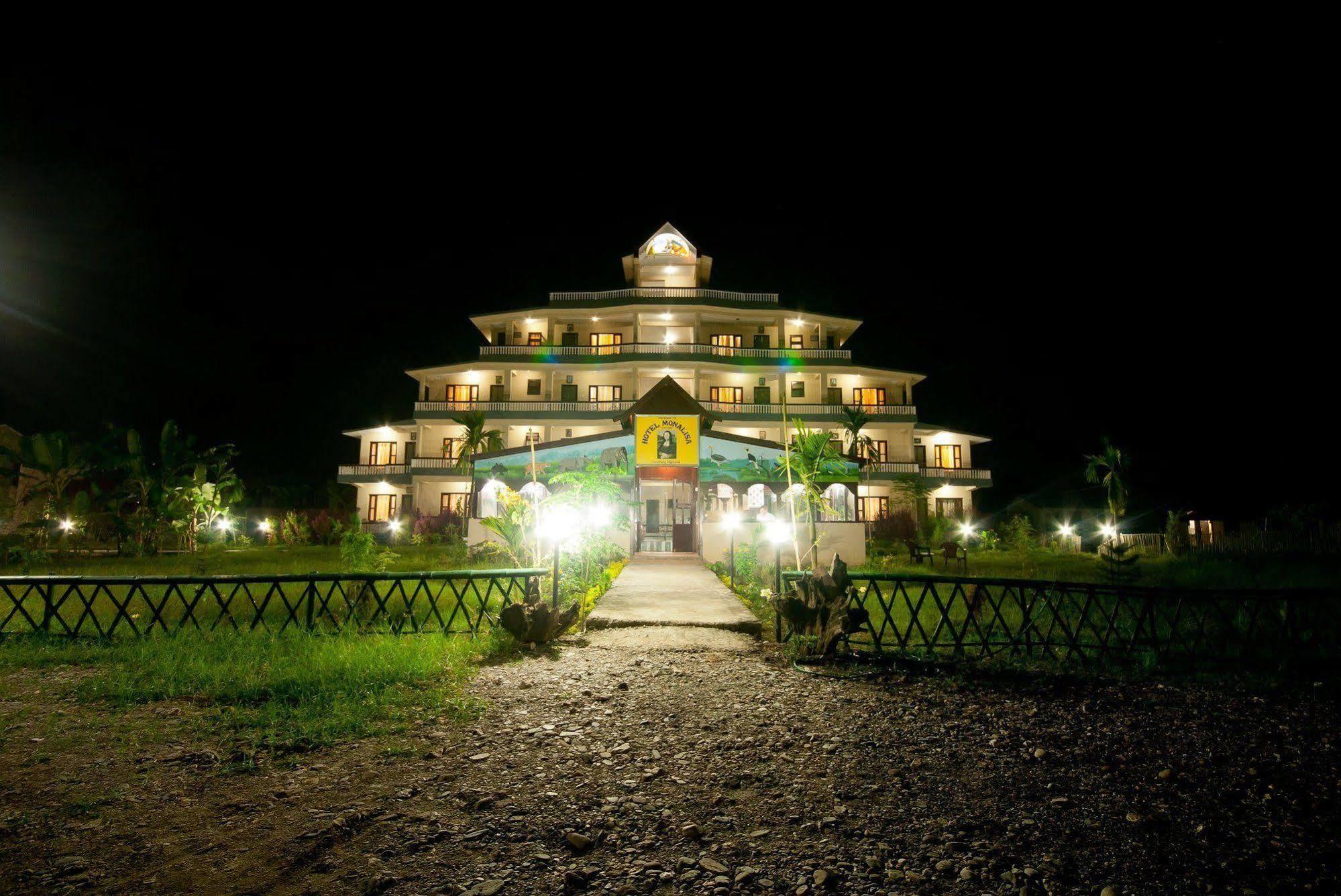 Hotel Monalisa Chitwan Sauraha Extérieur photo